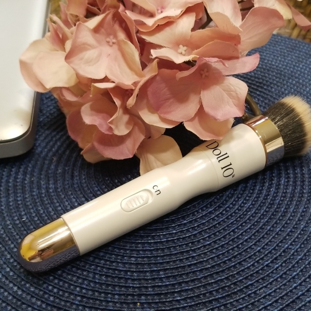 Doll 10 Blend Smart Rotating Makeup brush